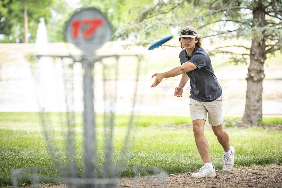 guy disc golfing